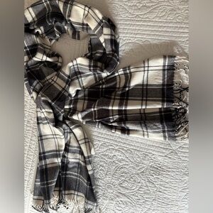 EUC Extra Large Black and White Plaid Scarf Wrap with Fringe 23”X80”